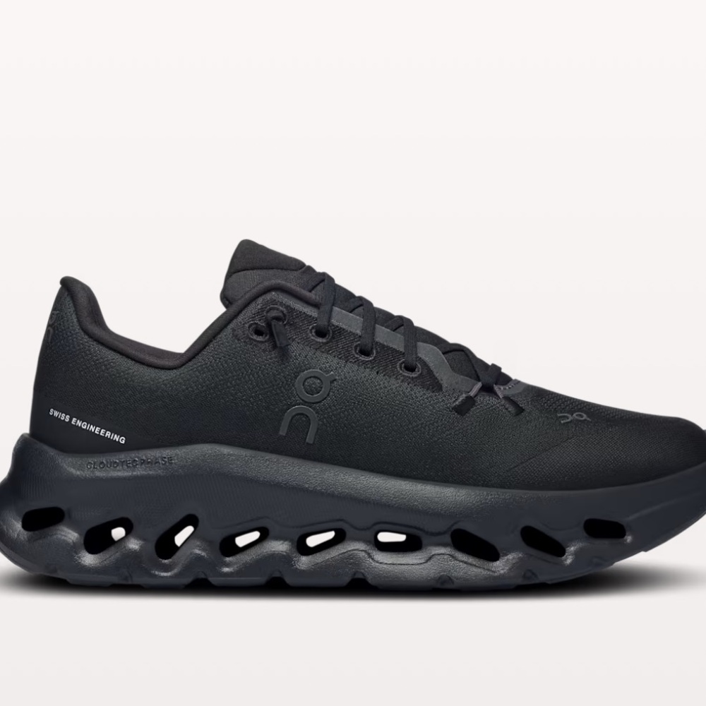 On Sneakers - Cloudtilt Women’s size 9